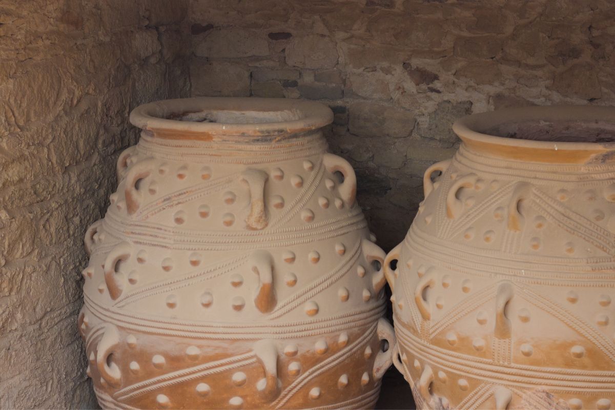 Exploring Minoan Pottery: History and Significance