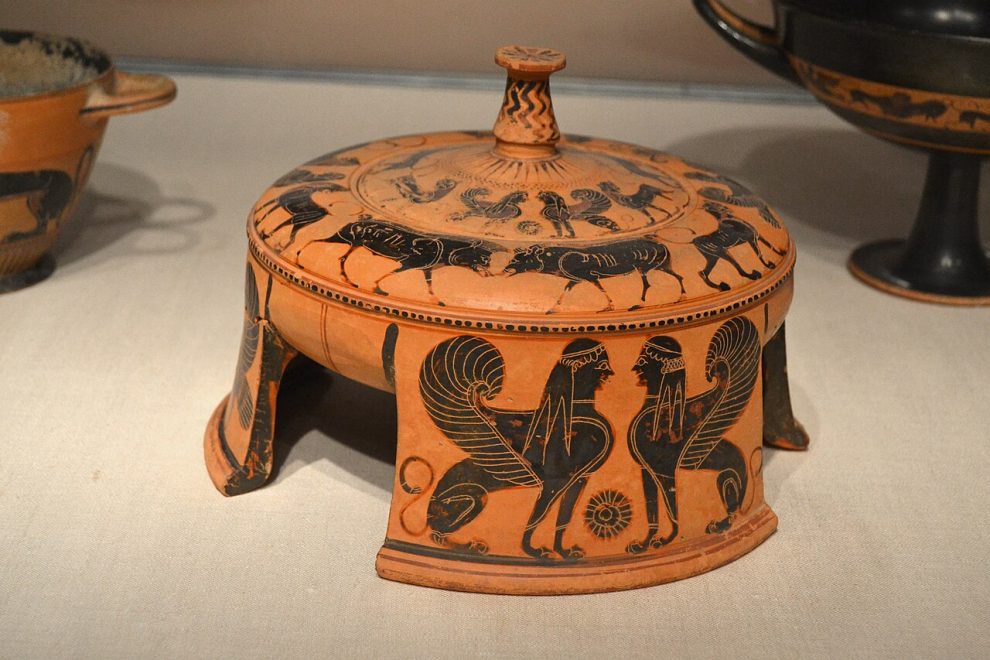 Attributed to Sophilos. Three legged bowl with lid (tripod exaleiptron). Lid : lions, leopards, sphinxes, goat. Shoulder : sirens, lions, leopards, boars. Legs : confronting lions, sirens, sphinxes. Greece, Athens, about 580-570 BCE. Ceramic, black figure. Henry Lillie Pierce fund 98.915. MfA Boston
