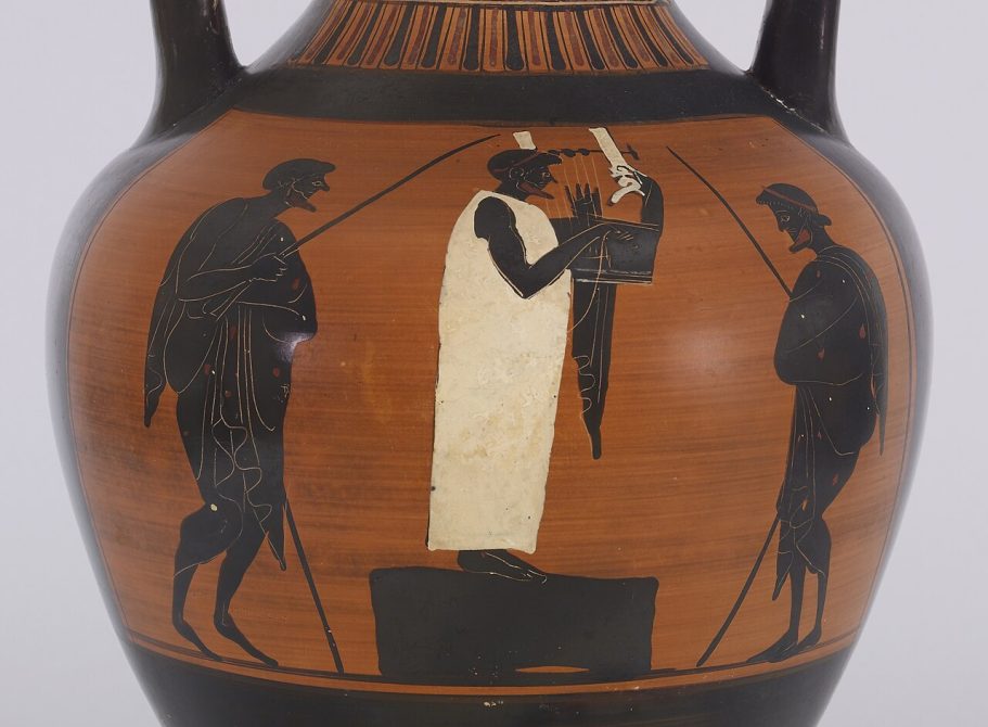 Greek black-figure pseudo-Panathenaic amphora, detail (Walters Art Museum 48.2107), c. 500–485 BC.