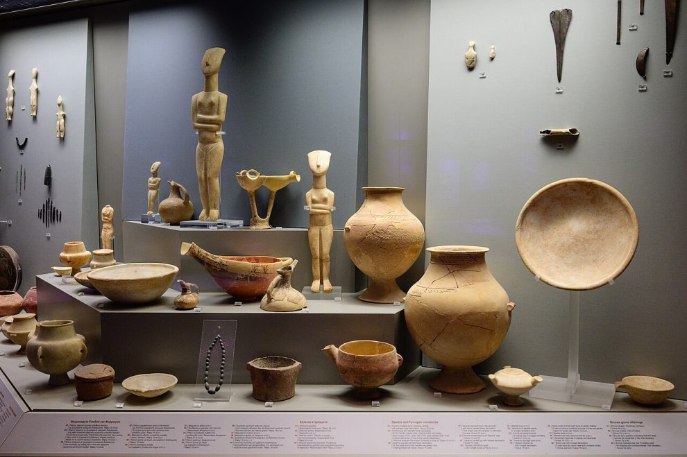 Early Cycladic II Cycladic art display from Spedos (Naxos) at the National Archaeological Museum of Athens."