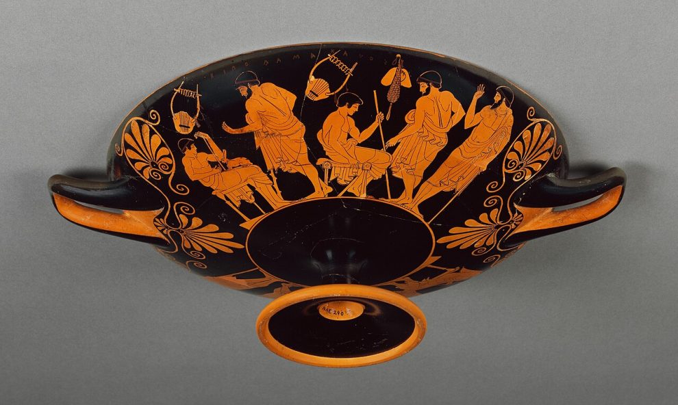 Attic kylix attributed to Douris, ca. 480 BCE, J. Paul Getty Museum (86.AE.290), exterior vase-painting detail