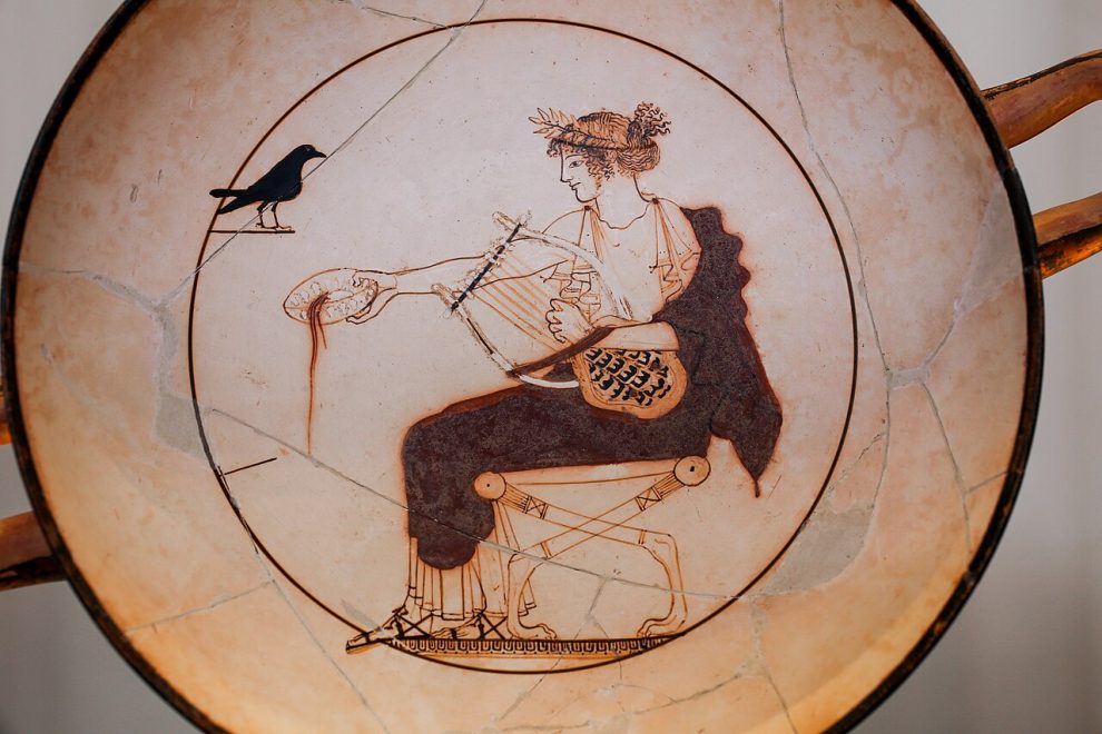 Attic white-ground kylix with Apollo holding a lyre and pouring a libation, manner of the Berlin Painter, Delphi Archaeological Museum.