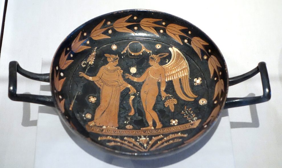 South Italian Apulian red-figure kylix (Group of Lecce 727), 370–350 BC, terracotta, Legion of Honor museum.
