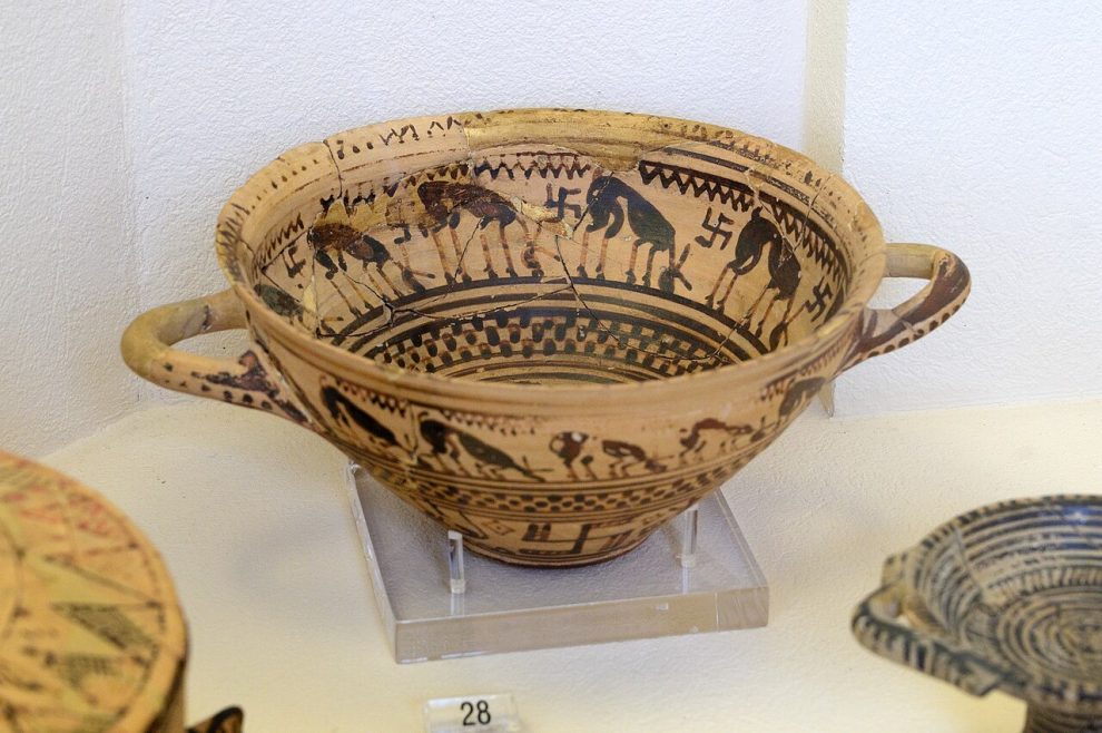 Geometric skyphos with deer (750–740 BC) at the Kerameikos Archaeological Museum in Athens
