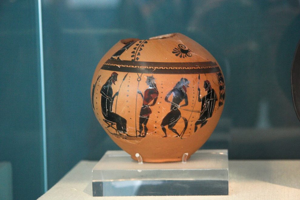 Ancient Greek black-figure pottery depicting Midas, Hermes and Silenos, circa 550 BC
